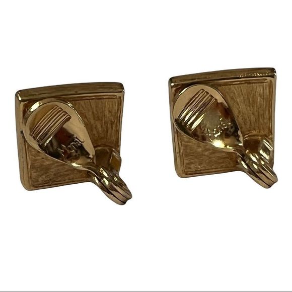 Vintage Monet Signed Bright Gold Square Or Diamond Clip Back Earrings - Picture 10 of 10